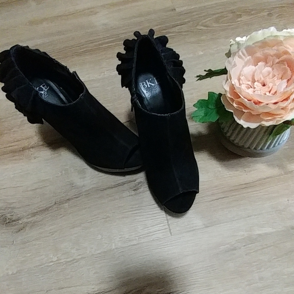 BKE black heels.
